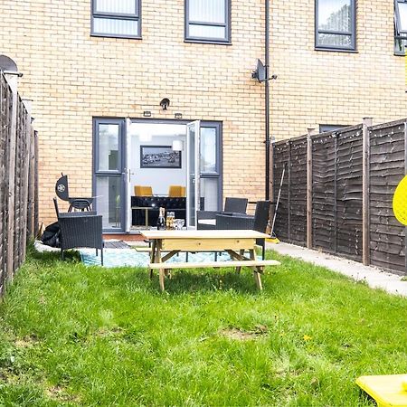 Luxury 2 Bed House City Centre ✘ Bbq & Garden ☆ Family Friendly→ Swingball & Outdoor Furniture - Free Parking → With 50 Inch Smart Tv, Free Netflix & Wifi ✘ Comfy Seating Area - By Maevela Birmingham Extérieur photo