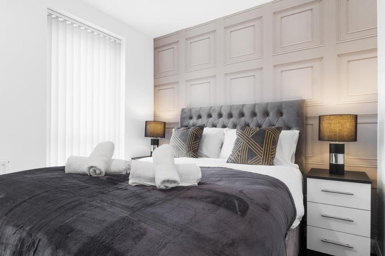 Luxury 2 Bed House City Centre ✘ Bbq & Garden ☆ Family Friendly→ Swingball & Outdoor Furniture - Free Parking → With 50 Inch Smart Tv, Free Netflix & Wifi ✘ Comfy Seating Area - By Maevela Birmingham Extérieur photo