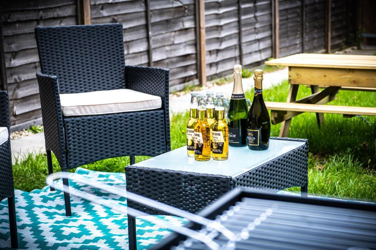 Luxury 2 Bed House City Centre ✘ Bbq & Garden ☆ Family Friendly→ Swingball & Outdoor Furniture - Free Parking → With 50 Inch Smart Tv, Free Netflix & Wifi ✘ Comfy Seating Area - By Maevela Birmingham Extérieur photo