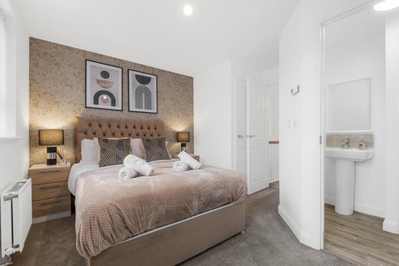 Luxury 2 Bed House City Centre ✘ Bbq & Garden ☆ Family Friendly→ Swingball & Outdoor Furniture - Free Parking → With 50 Inch Smart Tv, Free Netflix & Wifi ✘ Comfy Seating Area - By Maevela Birmingham Extérieur photo
