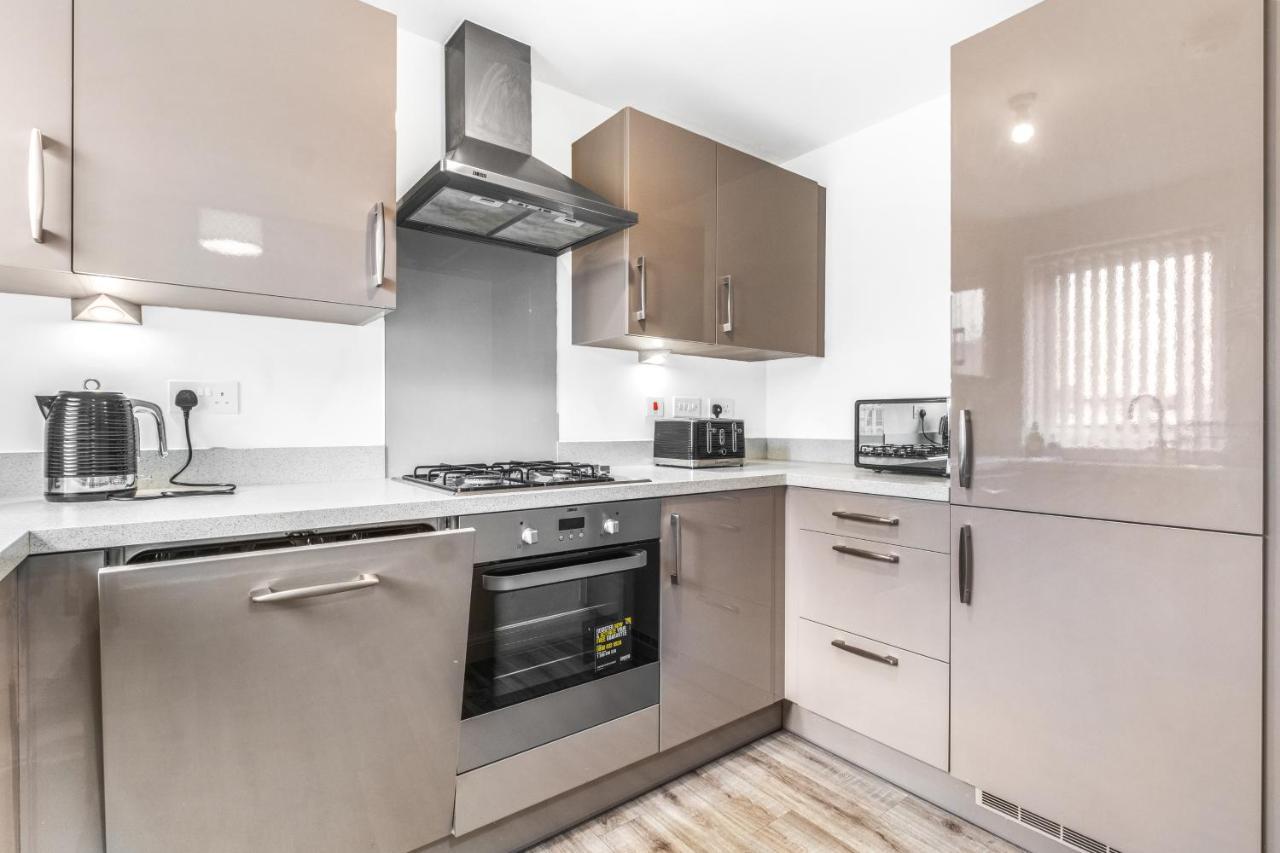 Luxury 2 Bed House City Centre ✘ Bbq & Garden ☆ Family Friendly→ Swingball & Outdoor Furniture - Free Parking → With 50 Inch Smart Tv, Free Netflix & Wifi ✘ Comfy Seating Area - By Maevela Birmingham Extérieur photo