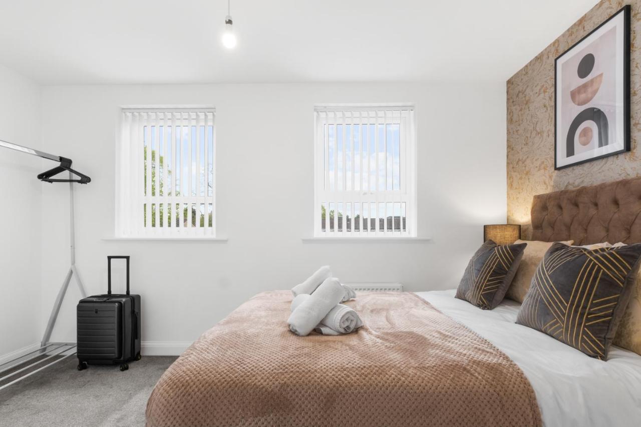 Luxury 2 Bed House City Centre ✘ Bbq & Garden ☆ Family Friendly→ Swingball & Outdoor Furniture - Free Parking → With 50 Inch Smart Tv, Free Netflix & Wifi ✘ Comfy Seating Area - By Maevela Birmingham Extérieur photo