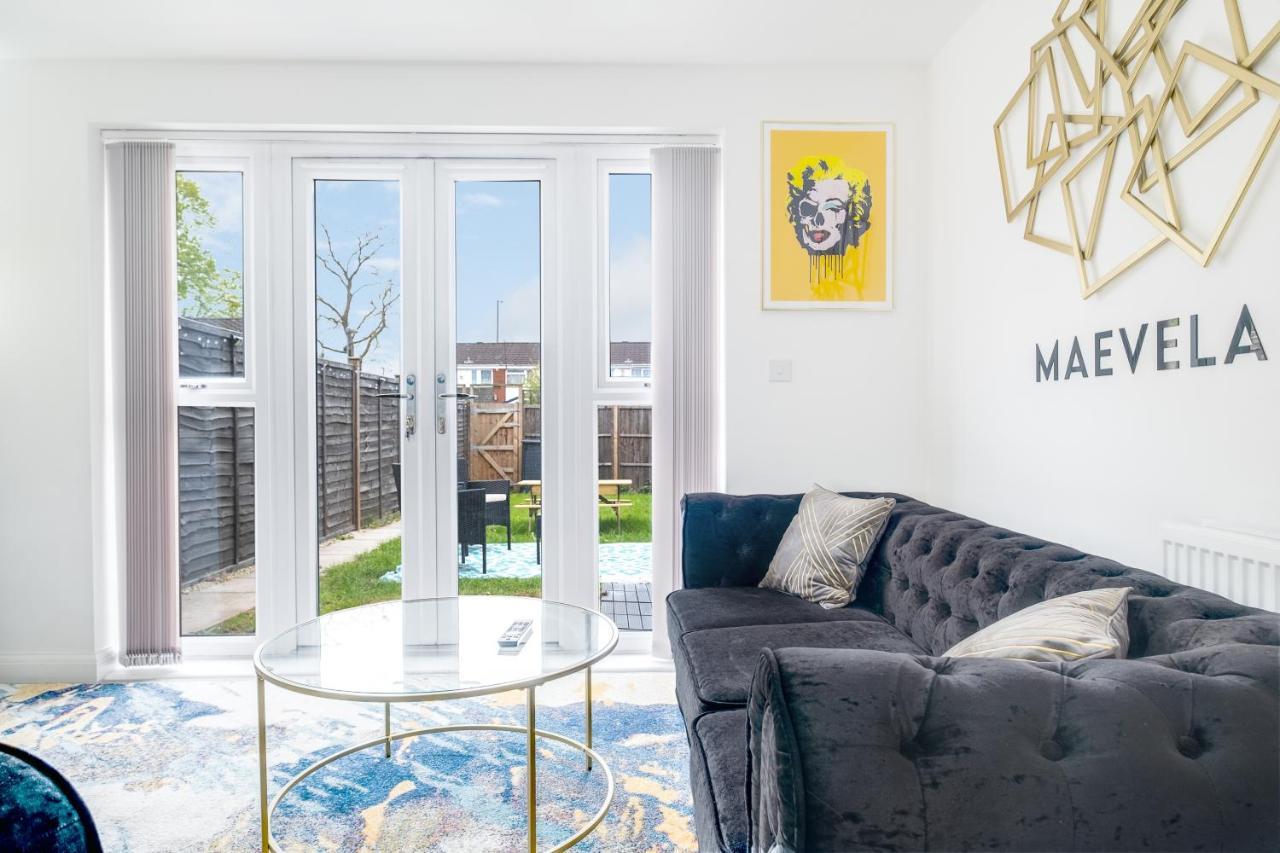 Luxury 2 Bed House City Centre ✘ Bbq & Garden ☆ Family Friendly→ Swingball & Outdoor Furniture - Free Parking → With 50 Inch Smart Tv, Free Netflix & Wifi ✘ Comfy Seating Area - By Maevela Birmingham Extérieur photo