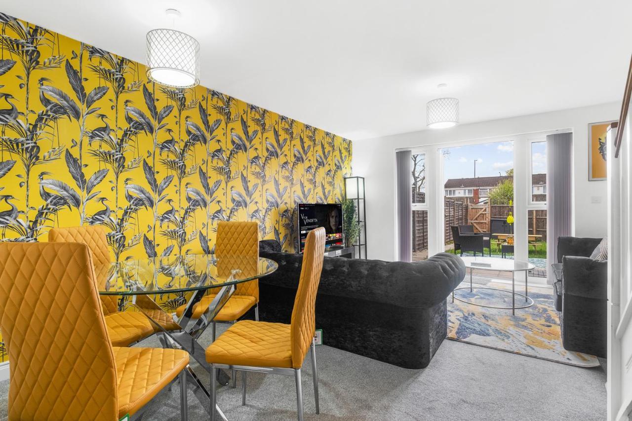 Luxury 2 Bed House City Centre ✘ Bbq & Garden ☆ Family Friendly→ Swingball & Outdoor Furniture - Free Parking → With 50 Inch Smart Tv, Free Netflix & Wifi ✘ Comfy Seating Area - By Maevela Birmingham Extérieur photo