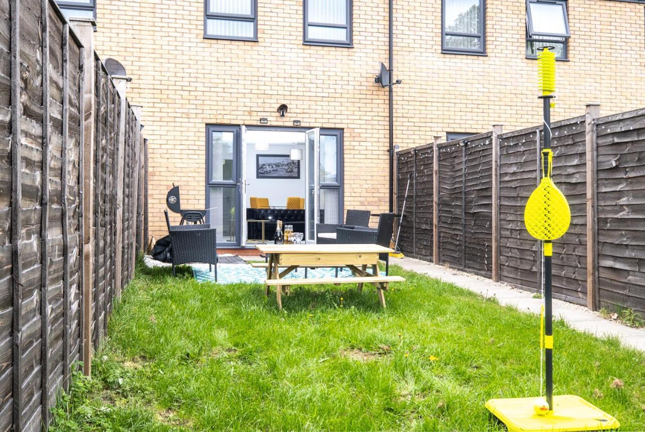 Luxury 2 Bed House City Centre ✘ Bbq & Garden ☆ Family Friendly→ Swingball & Outdoor Furniture - Free Parking → With 50 Inch Smart Tv, Free Netflix & Wifi ✘ Comfy Seating Area - By Maevela Birmingham Extérieur photo