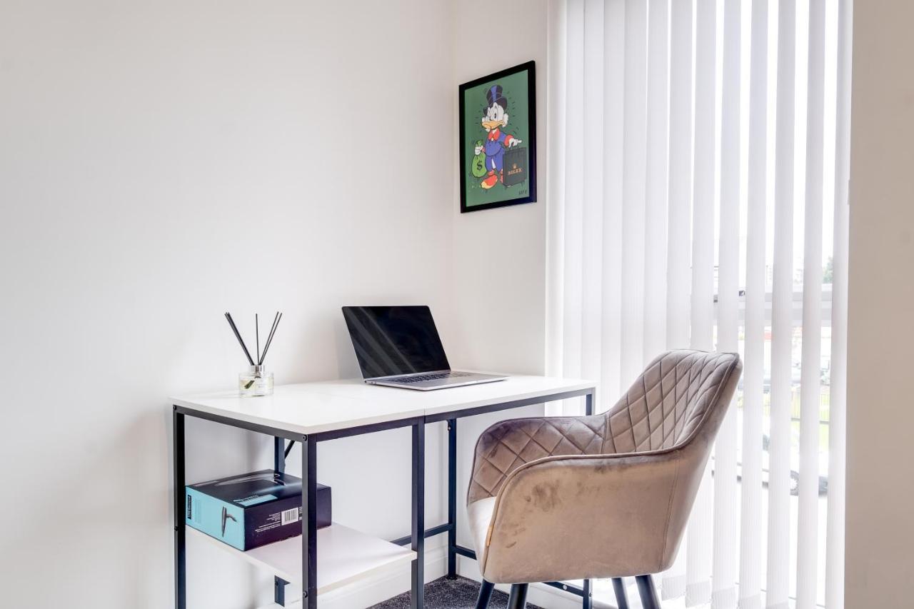 Luxury 2 Bed House City Centre ✘ Bbq & Garden ☆ Family Friendly→ Swingball & Outdoor Furniture - Free Parking → With 50 Inch Smart Tv, Free Netflix & Wifi ✘ Comfy Seating Area - By Maevela Birmingham Extérieur photo