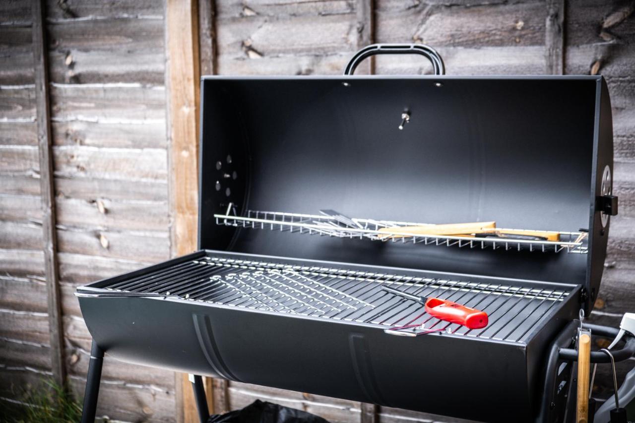 Luxury 2 Bed House City Centre ✘ Bbq & Garden ☆ Family Friendly→ Swingball & Outdoor Furniture - Free Parking → With 50 Inch Smart Tv, Free Netflix & Wifi ✘ Comfy Seating Area - By Maevela Birmingham Extérieur photo