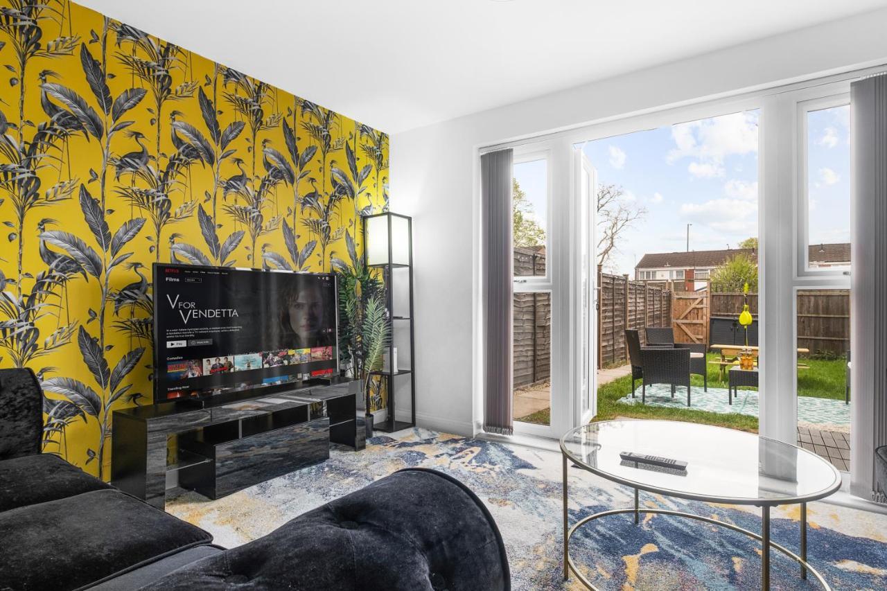 Luxury 2 Bed House City Centre ✘ Bbq & Garden ☆ Family Friendly→ Swingball & Outdoor Furniture - Free Parking → With 50 Inch Smart Tv, Free Netflix & Wifi ✘ Comfy Seating Area - By Maevela Birmingham Extérieur photo