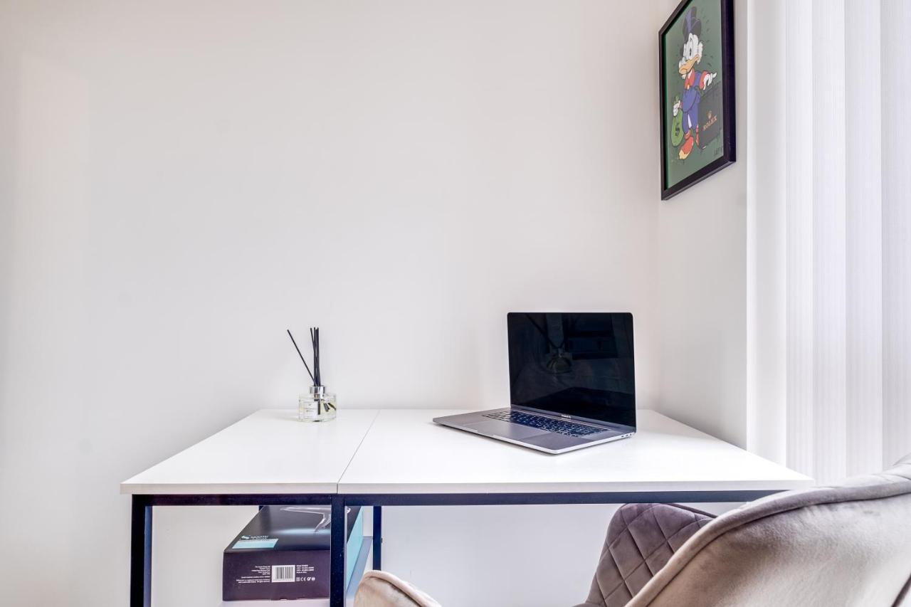 Luxury 2 Bed House City Centre ✘ Bbq & Garden ☆ Family Friendly→ Swingball & Outdoor Furniture - Free Parking → With 50 Inch Smart Tv, Free Netflix & Wifi ✘ Comfy Seating Area - By Maevela Birmingham Extérieur photo