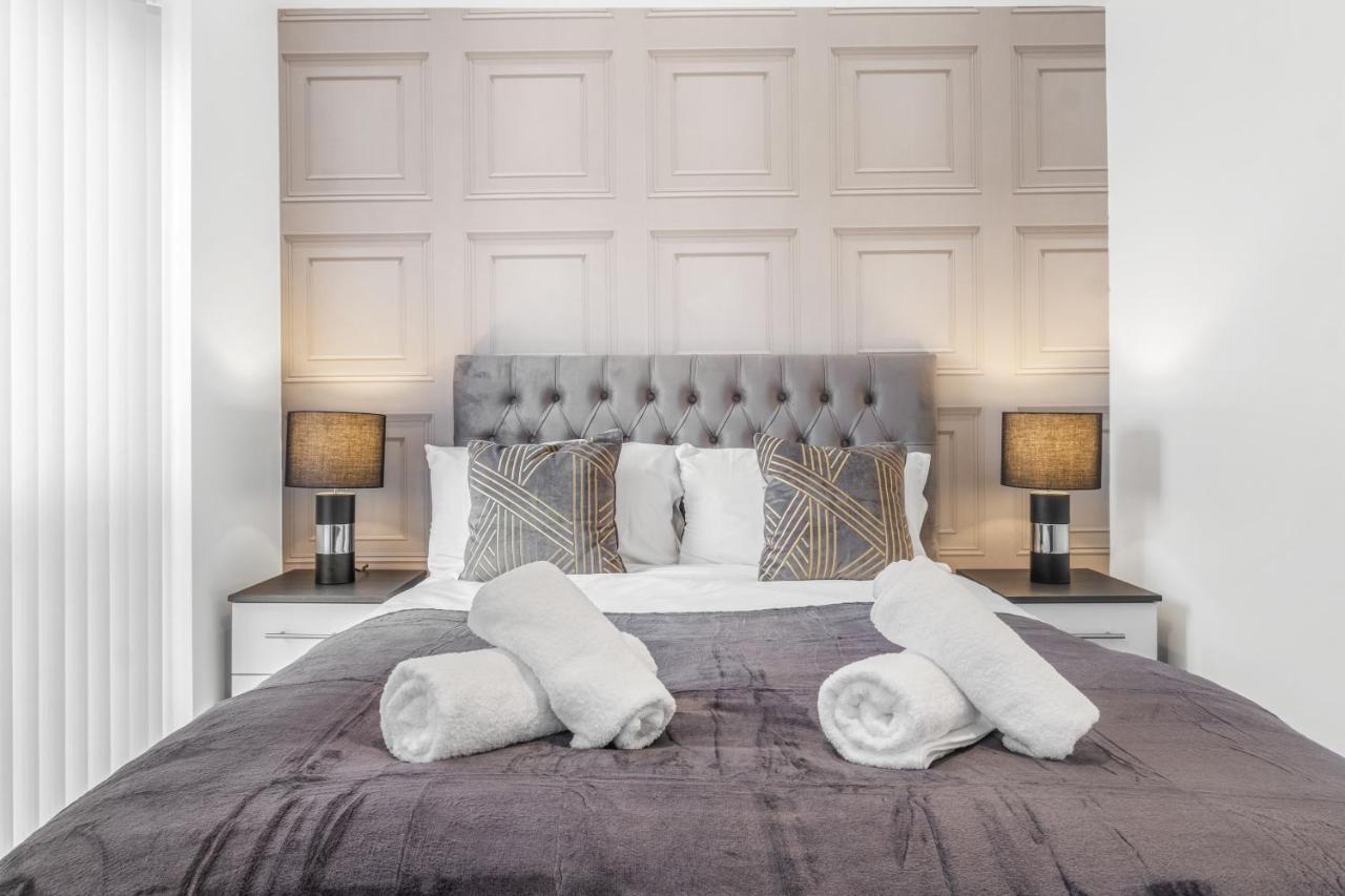 Luxury 2 Bed House City Centre ✘ Bbq & Garden ☆ Family Friendly→ Swingball & Outdoor Furniture - Free Parking → With 50 Inch Smart Tv, Free Netflix & Wifi ✘ Comfy Seating Area - By Maevela Birmingham Extérieur photo